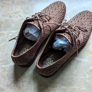 Vince Camuto Flat Women Shoes.